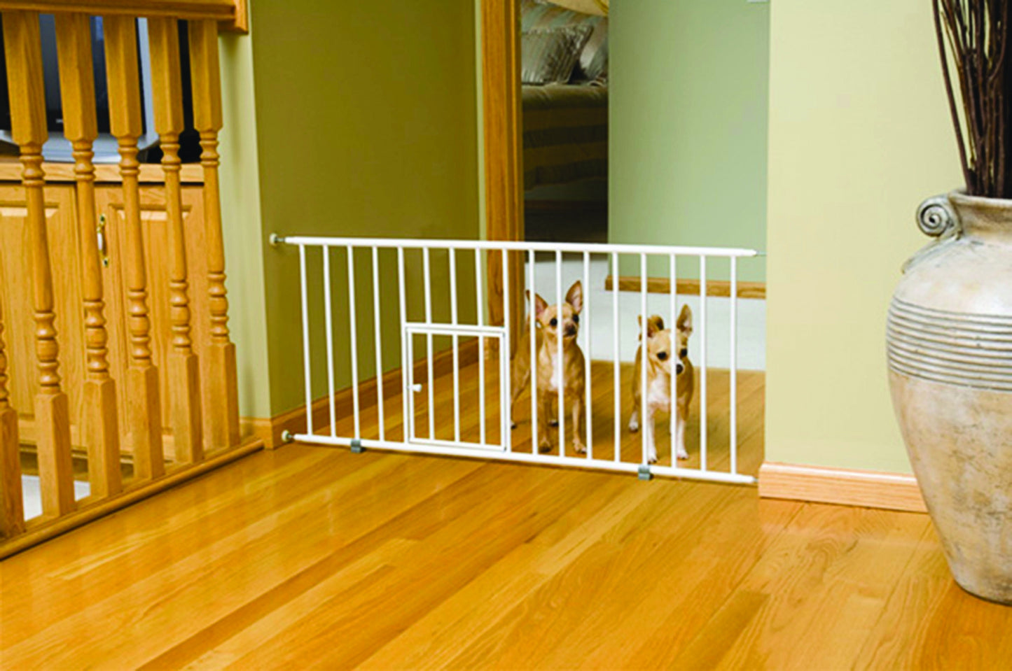 Carlson Mini Step Gate With Pet Door